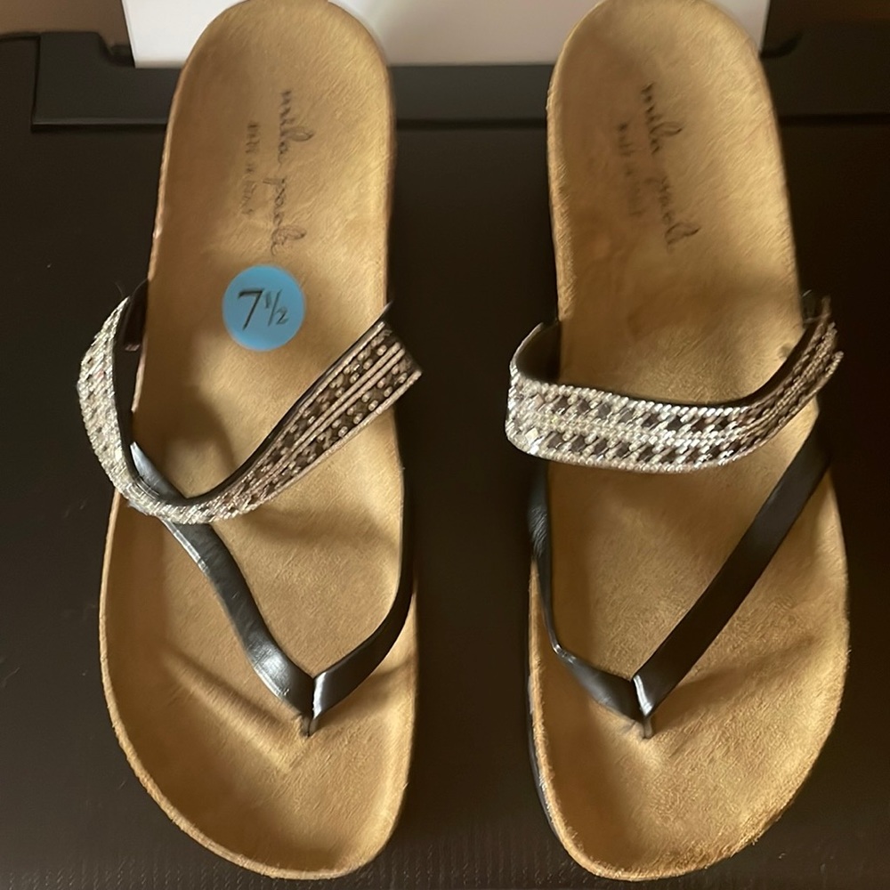 NWOT Bling flip flops